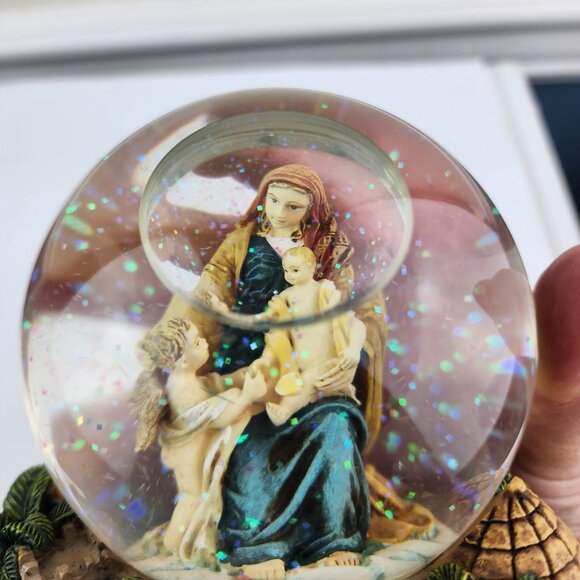 San Francisco Music Box Snowglobe Mother Mary Baby Angel Silent Night Musical - Picture 7 of 7